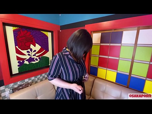 ❤️ Puttana giapponese con grandi tette si masturba con sex toys e ha un orgasmo. Parla in un'intervista della sua esperienza di scopata. Tette enormi e figa pelosa che geme forte. Osakaporn Video di sessoal it.pornohammer.ru ️❤